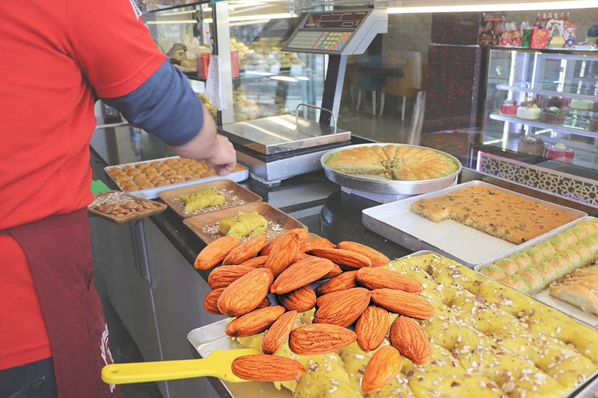 Adıyaman'da yeni lezzet: Bademli baklava