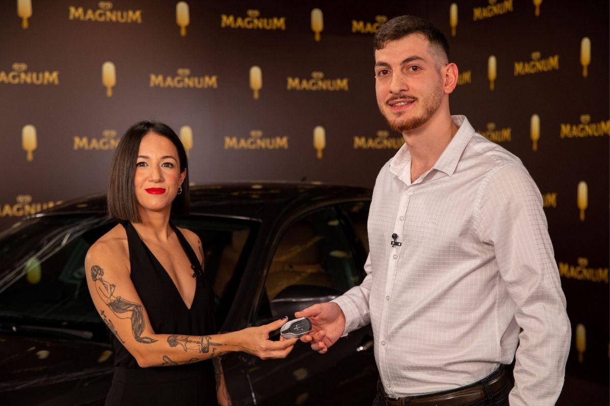 Magnum talihlisi Burak Fidan, Maserati Ghibli Hybrid GT ödülünü teslim aldı