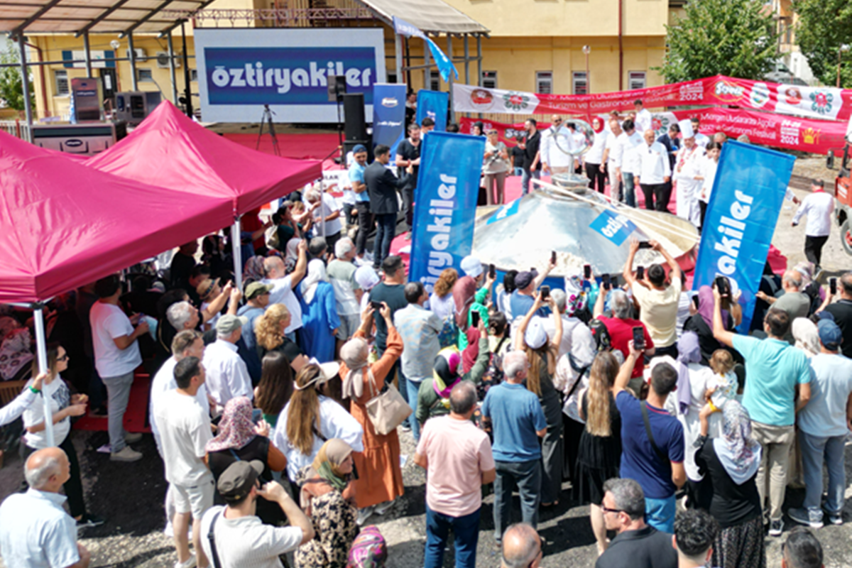 Öztiryakiler’in 3 tonluk pilav tenceresi Mengen Aşçılık Festivalindeki yerini aldı