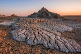 Azerbaycan’da farklı turizm rotası: Çamur volkanları
